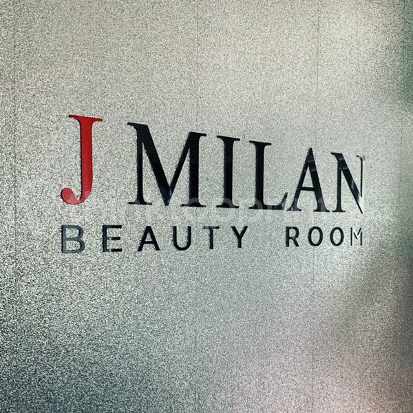 Salon and beauty therapy wall logo